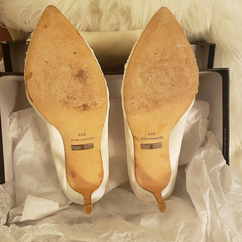 Badgley Mischka Like New Satin Pegasis Pumps, Sz 9 - Picture 10 of 14